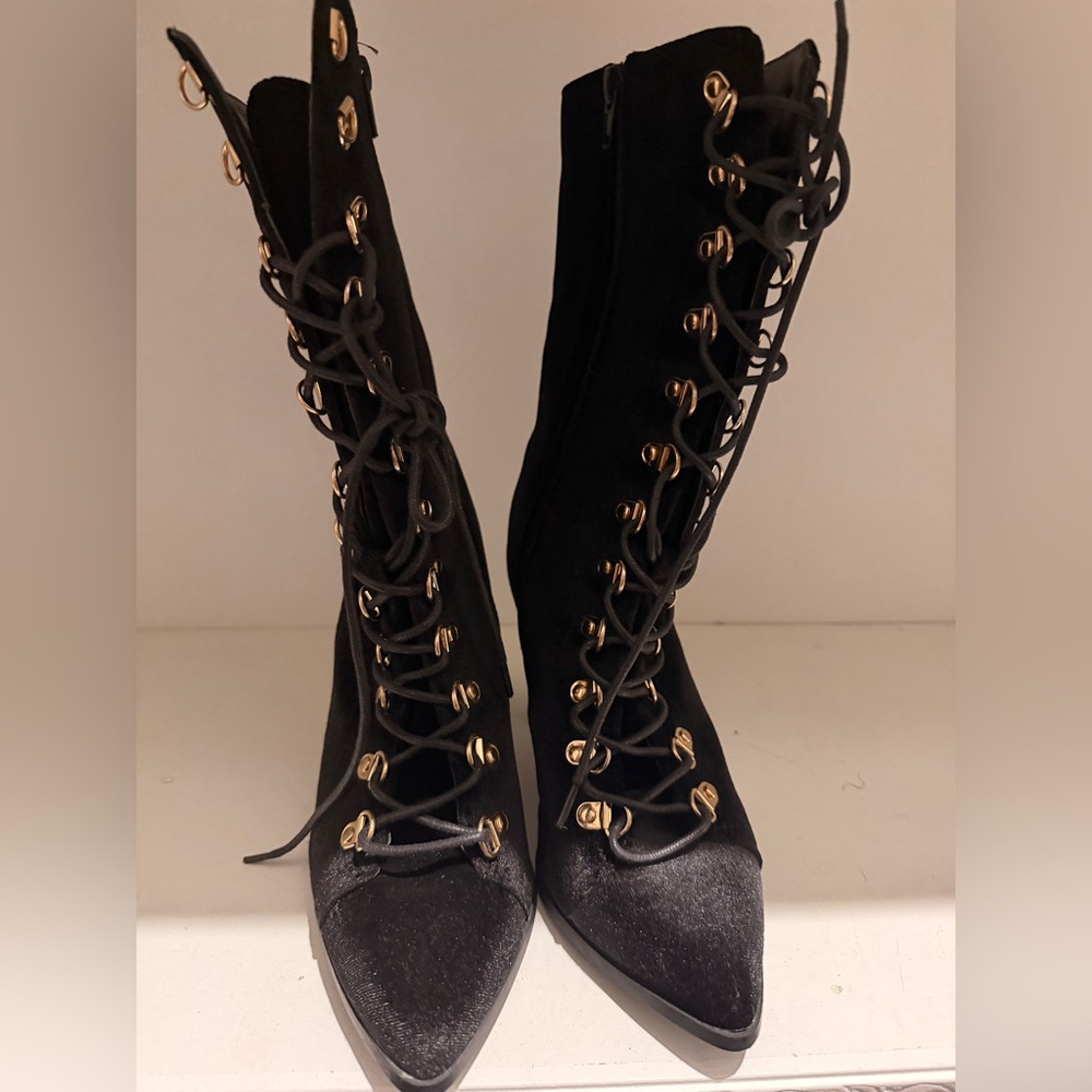 Black Lace-Up Pointed-Toe Women's Boots